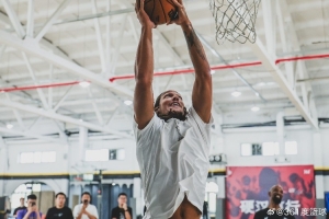 真乃當代呂布！戈登中國行首日早起訓練 下午觀戰(zhàn)觸地即燃