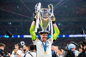 瑞天空記者：皇馬與庫爾圖瓦達(dá)成口頭協(xié)議，未來幾周官宣續(xù)約2年