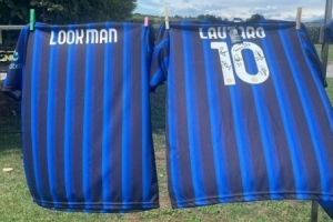 米體：國米訓(xùn)練場外有人賣盧克曼印字的盜版球衣