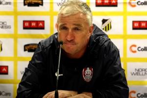 歐協(xié)聯(lián)附加賽2-7慘敗！克盧日主帥佩特萊斯庫賽后直接辭職