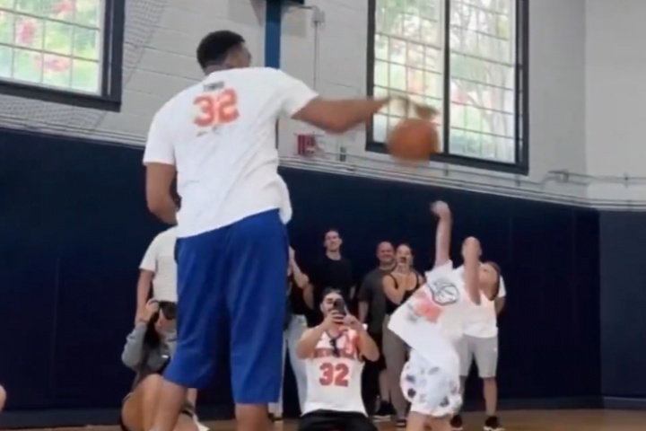 沒(méi)人性啊~ 唐斯訓(xùn)練營(yíng)蓋帽上雙！毀滅小朋友的籃球夢(mèng)