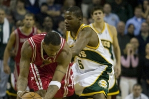 夸梅：麥迪你個一碰就倒的軟蛋還碰瓷科比？科比在世時你咋不敢說