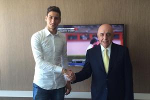 出道10年！2015年3月16歲多納魯馬與米蘭簽訂合同，10月意甲首秀