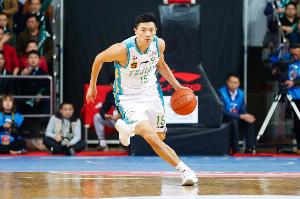 對陣山東三分5投全失！陳林堅：當(dāng)時想不打球去養(yǎng)豬 也能養(yǎng)活自己