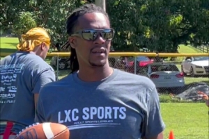 兩開花！美媒：39歲的隆多現(xiàn)在是全美排名第一的腰旗橄欖球四分衛(wèi)