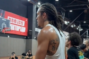 真人版呂布！近距離觀看阿隆-戈登訓(xùn)練 外線三分手拿把攥