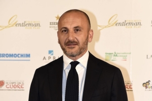 記者：利雅得新月為國(guó)米總監(jiān)奧西里奧開500萬(wàn)歐年薪的報(bào)價(jià)