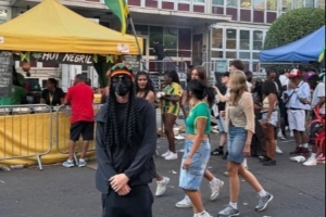 吧友能認出來嗎？帕爾默喬裝打扮，參加嘉年華活動