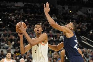 ESPN預(yù)測(cè)新賽季DPOY：文班大幅領(lǐng)先 莫布里第二 戈貝爾第五