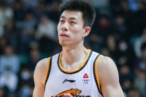 張鎮(zhèn)麟？京媒：一名北方球隊(duì)前國(guó)手球員已加盟上海男籃