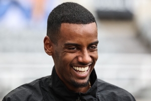 壓軸大戲！電訊報(bào)列英超關(guān)窗前潛在交易：伊薩克領(lǐng)銜&曼聯(lián)3人上榜