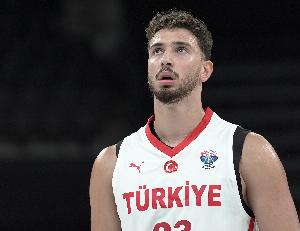 游刃有余！申京12中7貢獻(xiàn)16分8板7助1斷1帽 正負(fù)值+17