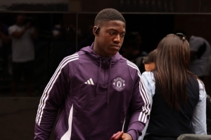 曼晚：曼聯(lián)有信心在關(guān)窗前至少放走三人；不希望梅努出租離隊(duì)