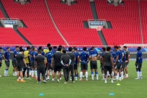 記者：吳曦、謝鵬飛未參加合練，明天對陣三鎮(zhèn)出場可能性不大