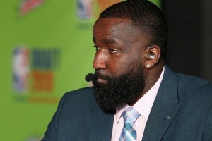 歐文想搞農(nóng)場(chǎng)？帕金斯：我得教他如何處理活雞 用開水燙下再拔毛