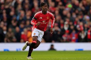 英媒：9支球隊(duì)有意梅努，球員希望今夏租借離隊(duì)&曼聯(lián)更愿直接出售