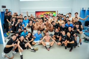 團(tuán)結(jié)一心，笑容與汗水同框??