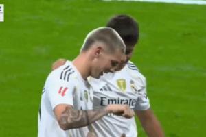 茶都喝了結(jié)果進(jìn)球無(wú)效！馬斯坦托諾在慶祝時(shí)模仿倒茶遞給居勒爾