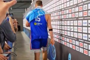 贏球通道！約基奇賽后未與任何媒體交談 點(diǎn)頭示意徑直離開