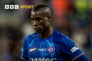 記者：我認(rèn)為杰克遜被嚴(yán)重低估了，去到拜仁后他還可以向凱恩學(xué)習(xí)