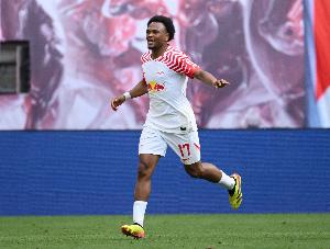 記者：尤文想租借＋簡單條件買斷簽奧蓬達，總價4500萬到5000萬歐