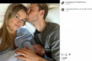 喜得貴子！巴薩中場德容社媒曬一家三口合照：梅森-德容??