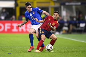 西班牙官方：皮諾因右腳踝不適退出本期集訓(xùn)，德弗魯托斯征召入替