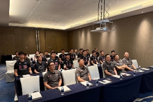 上海官方曬全隊(duì)觀看閱兵儀式 新援張鎮(zhèn)麟坐在李弘權(quán)&李添榮之間