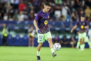 每體：卡薩多專(zhuān)注訓(xùn)練全力以赴，挑戰(zhàn)巴薩首發(fā)位置是他最大目標(biāo)