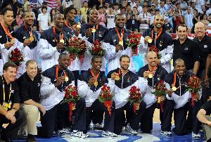 《救贖之隊(duì)》！詹姆斯和保羅以現(xiàn)役身份進(jìn)入名人堂 創(chuàng)NBA歷史紀(jì)錄