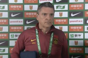 記者：U22國(guó)足進(jìn)攻不太流暢首先是磨合問(wèn)題，其次是隊(duì)員狀態(tài)+戰(zhàn)術(shù)