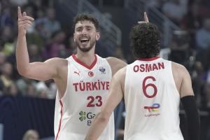 vs約基奇砍28+13+8！申京小組賽場均轟21.6+9.6+6.8 命中率65.6%