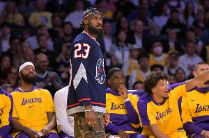 Skip：詹姆斯不再能掌控出場(chǎng)時(shí)間 珍妮&佩林卡給雷迪克下了命令