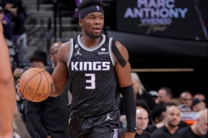 媒體人：有兩家北區(qū)CBA球隊有意前NBA球員特倫斯-戴維斯