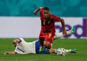 作為比利時(shí)隊(duì)長(zhǎng)首發(fā)連續(xù)2場(chǎng)參與2球，蒂萊曼斯是有統(tǒng)計(jì)以來(lái)首人