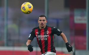 米蘭新聞網(wǎng)：如果今夏未能離隊，米蘭考慮與本納塞爾和阿德利解約