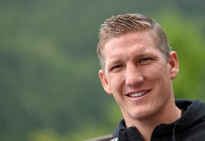 施魏因施泰格：諾伊爾仍能代表德國隊，跟他認真談?wù)勊赡軙貧w