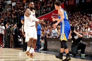 2016年：73勝勇士·勒布朗的大逆轉(zhuǎn)第三冠·傳奇?zhèn)兊母鎰e