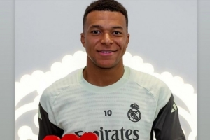 姆巴佩曬8月最佳獎(jiǎng)杯：感謝皇馬球迷，我已準(zhǔn)備好繼續(xù)幫助球隊(duì)