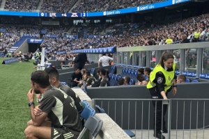 記者談皇馬替補(bǔ)席球員狀態(tài)：阿諾德面無表情、羅德里戈情緒輕松