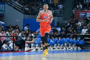 夏聯(lián)東營(yíng)站山東88比69擊敗山西 陳林堅(jiān)得到16分2籃板3助攻