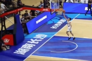 狀態(tài)火熱！香港金牛孫晨然全場拿下15分4籃板！外線3中3！