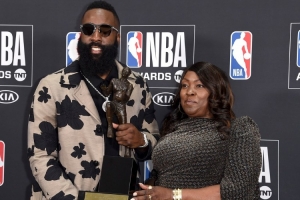 哈登休斯敦餐廳停業(yè)后續(xù)：母親成被告 租金拖欠超200萬(wàn)美元