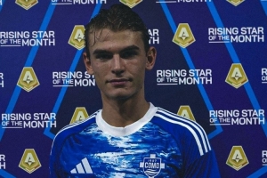 兩場(chǎng)1球1助！對(duì)陣熱那亞賽前，尼科-帕斯領(lǐng)取意甲8月最佳新星獎(jiǎng)