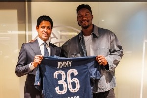 高規(guī)格??！巴特勒觀看大巴黎比賽 主席納賽爾又送球衣又為其慶生