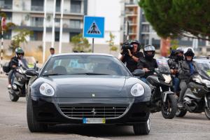 價(jià)值25萬(wàn)鎊！穆帥開(kāi)的法拉利是阿布2008年贈(zèng)送，全球限量60輛