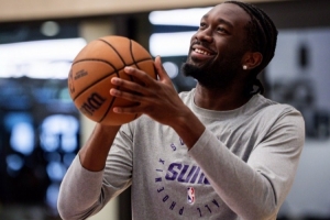 新援中鋒到位！太陽官方曬馬克-威廉姆斯訓(xùn)練照