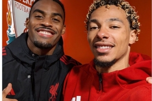 各建一功！利物浦官推曬赫拉芬貝赫、?；倏速惡笞耘暮嫌? >
                                        </div>
                                    </div>
                                                                        <div   id=