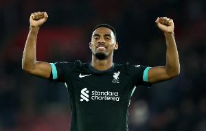 傳射建功，費迪南德社媒稱贊：赫拉芬貝赫真是個好球員！