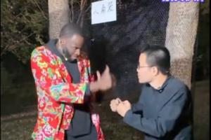 最軟八角籠之戰(zhàn)！追夢(mèng)身穿東北花襖大戰(zhàn)徐靜雨 后者服軟送上果籃